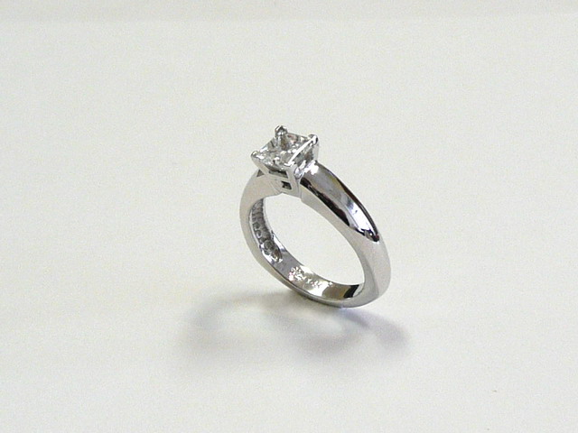 R1095DM-1.00
